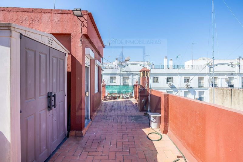 Foto 4a05bb46-e8cf-44cc-a1a0-1f3321ce35cd. Casa a calle kalonge 8 a Centro - Barriada Mallorca Camas