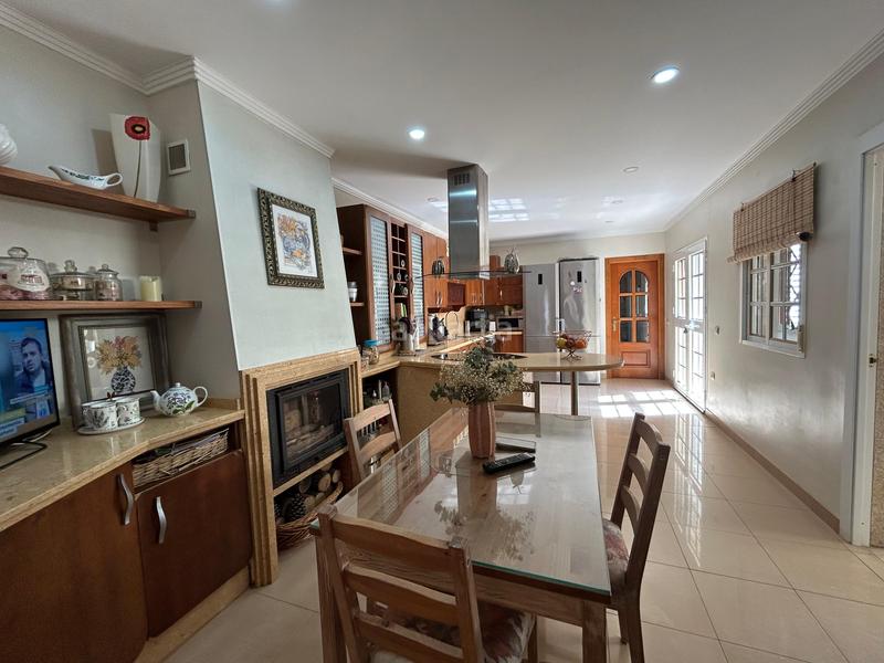 Foto 02f5e192-07dd-47ba-8aa8-1fa454541fa2. Casa a schiera con parcheggio in Salesianos Utrera