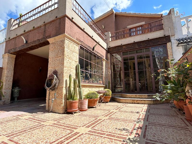 Foto 55b46899-c2a8-44cb-8493-490d623d74da. Casa adosada  agogedora, amplia y con mucha personalidad. en Utrera