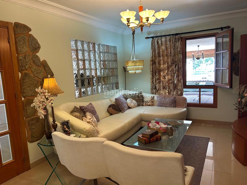 Foto c608b329-2079-4c01-a21f-f0b63cf6d316. Casa adosada  agogedora, amplia y con mucha personalidad. en Utrera