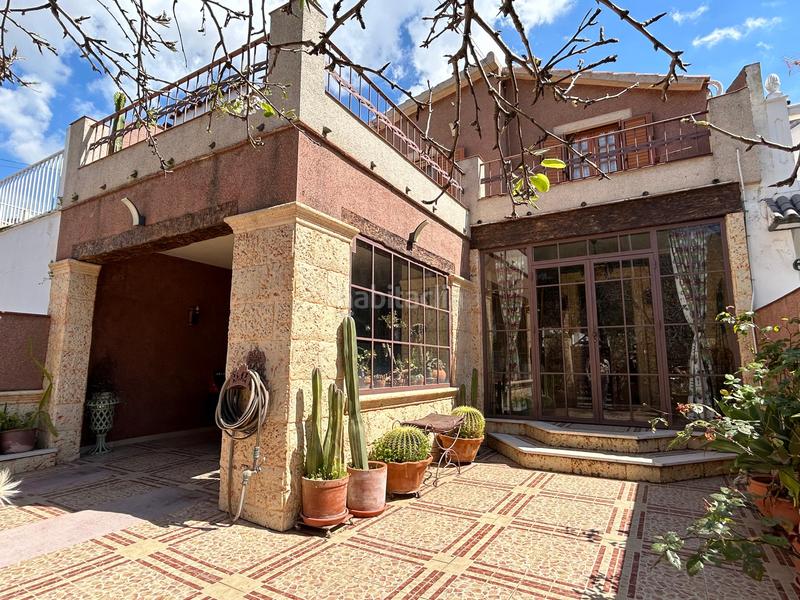 Foto fa8d85fc-6b34-4e7a-9b55-4eaf46a9df3d. Casa a schiera con parcheggio in Salesianos Utrera
