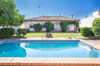 Xalet  Avenida avenida 28 de febrero. Chalet independiente con piscina privada