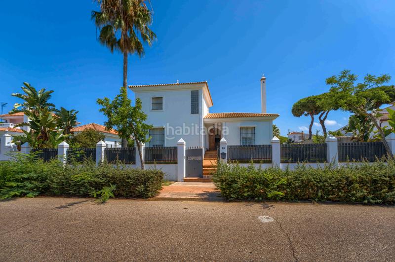 Foto 1a9e59d4-b294-43bb-a063-3108363aa23c. Chalet  independiente de lujo en El Portil