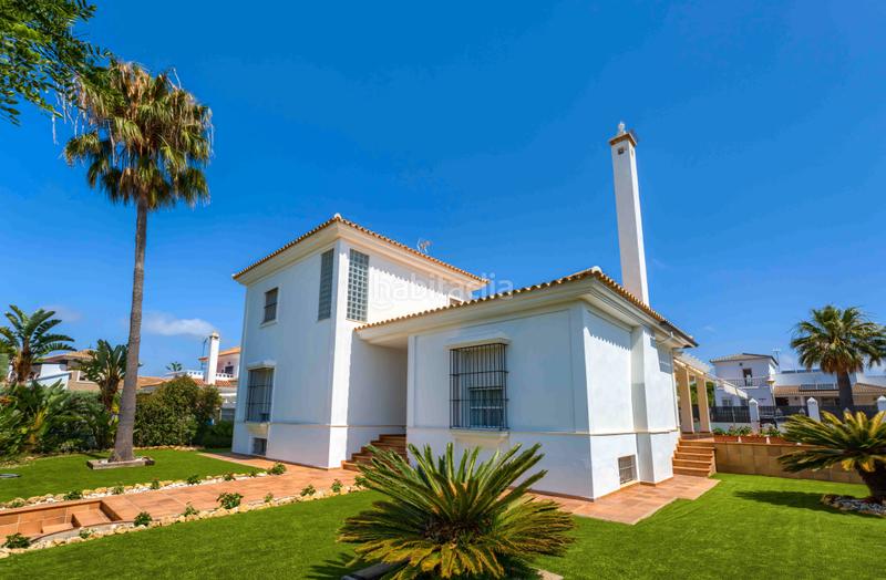Foto fcabe148-9644-40f6-a198-e23db84a6d41. Chalet  independiente de lujo en El Portil