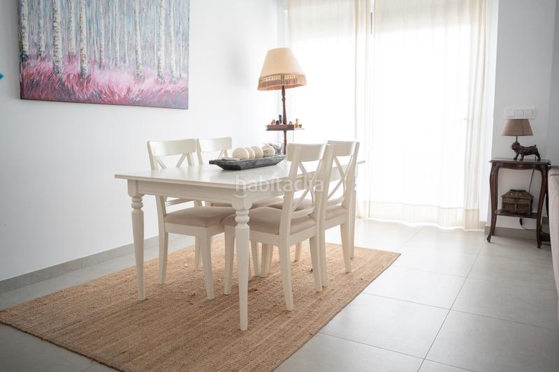 Foto 04127f0b-d0c8-4f02-9d8b-d281b9200cb4. Casa adossada amb aparcament piscina a Entrenúcleos Dos Hermanas