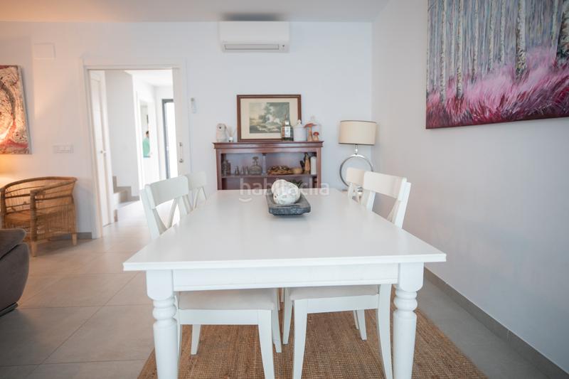 Foto 0b2e3402-14f5-4574-a077-2e02df4b31e4. Casa adossada amb aparcament piscina a Entrenúcleos Dos Hermanas