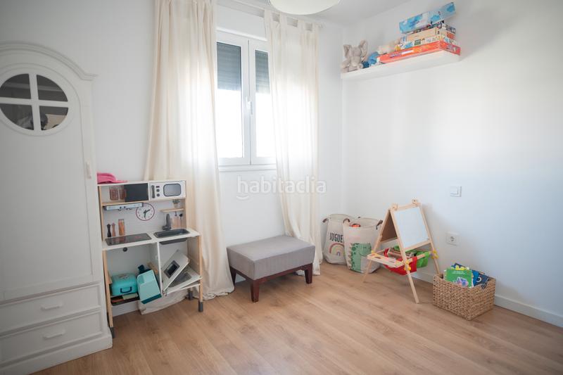 Foto 25a8c9d4-87aa-4a35-9740-2e8892fc5a6a. Casa adossada amb aparcament piscina a Entrenúcleos Dos Hermanas