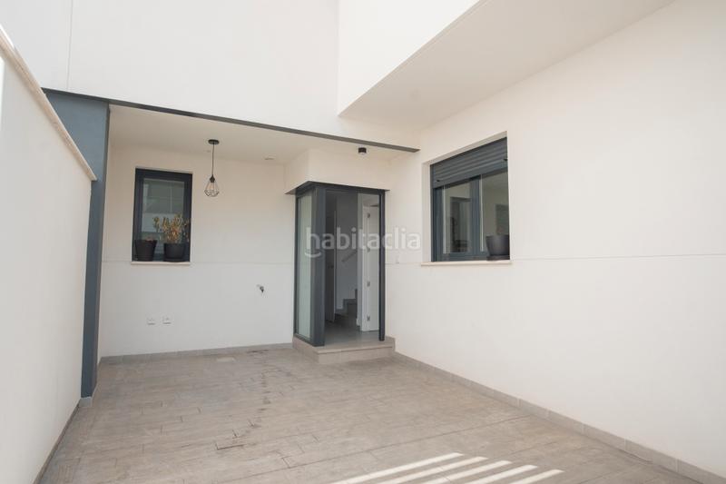 Foto 29d49ecd-870b-41d7-a4a4-20a394b03bc0. Casa adossada amb aparcament piscina a Entrenúcleos Dos Hermanas