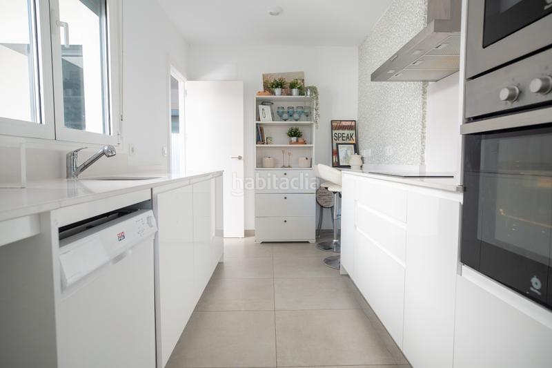 Foto 541b25a1-3c2a-47f8-a1e1-82f2ce5f9c20. Casa adossada amb aparcament piscina a Entrenúcleos Dos Hermanas