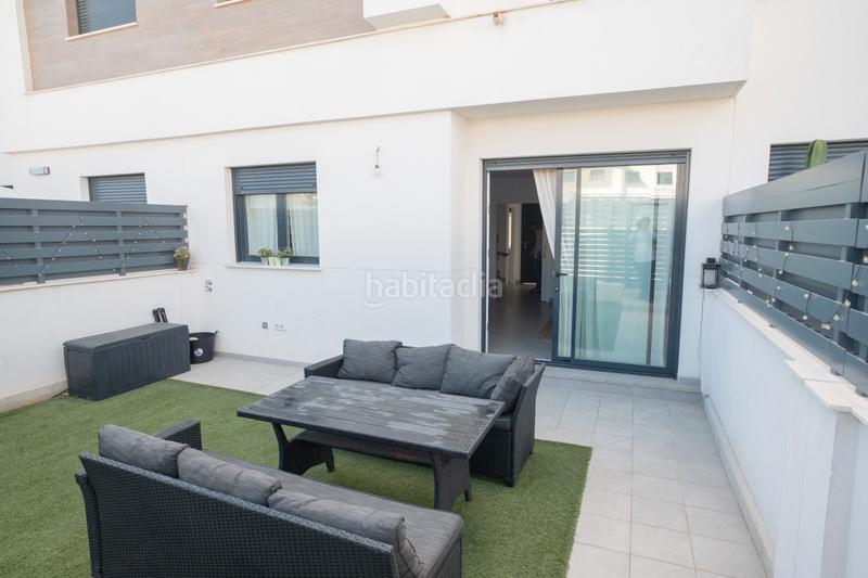 Foto 5590fcc9-1dd2-4034-b467-0d1159e2239b. Casa adossada amb aparcament piscina a Entrenúcleos Dos Hermanas