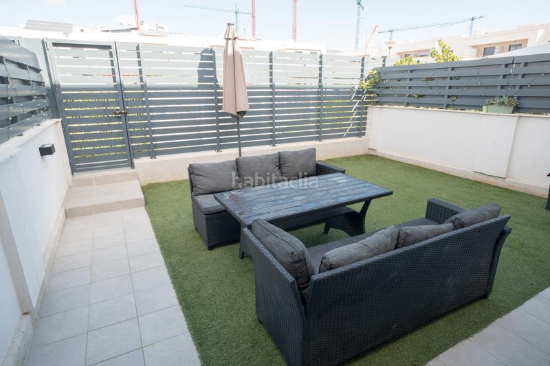 Foto 5cadf548-cf55-46a7-893d-de94f23679ad. Casa adossada amb aparcament piscina a Entrenúcleos Dos Hermanas