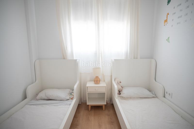 Foto 681d9a10-b939-4fd7-870d-eb8df1c3fc04. Casa adossada amb aparcament piscina a Entrenúcleos Dos Hermanas