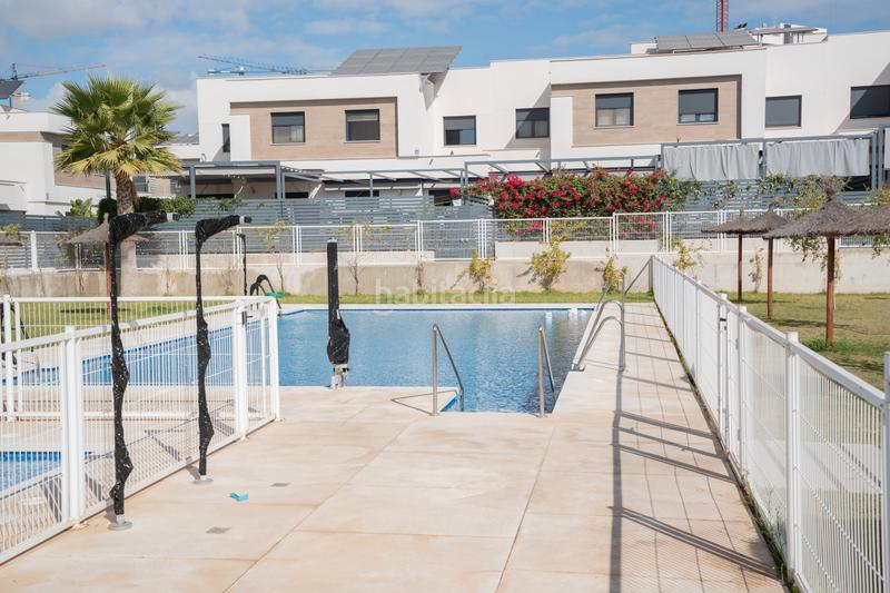 Foto 71a64805-e050-449b-9be6-8555d1b9fdee. Casa adossada amb aparcament piscina a Entrenúcleos Dos Hermanas