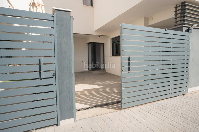 Foto 97cb7660-be42-4abe-aa09-e5deec998844. Casa adossada amb aparcament piscina a Entrenúcleos Dos Hermanas