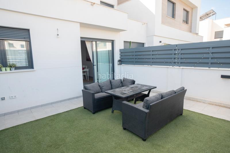 Foto a4611f2a-799b-4fda-957f-79aa4c9b9497. Casa adossada amb aparcament piscina a Entrenúcleos Dos Hermanas