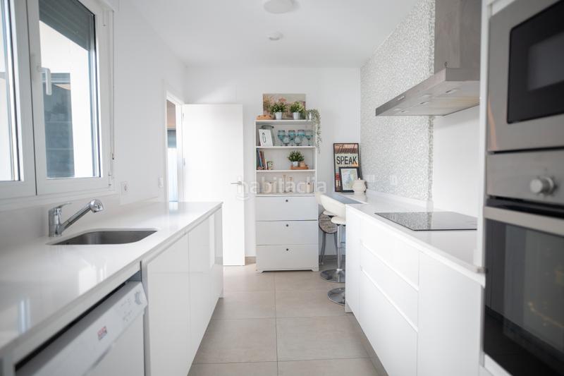 Foto aa836feb-ec6f-4a88-a450-d08f76977fc6. Casa adossada amb aparcament piscina a Entrenúcleos Dos Hermanas