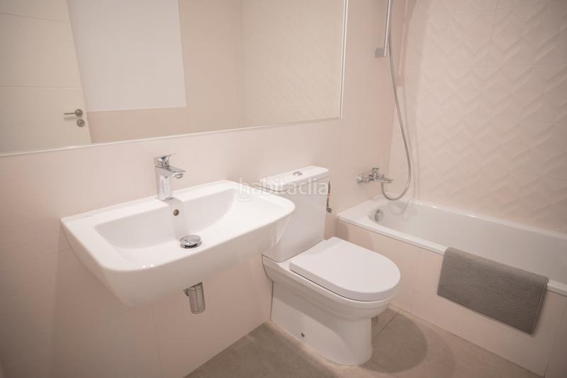 Foto cf442f2b-9894-47ce-8bd7-3ccd91f503e5. Casa adossada amb aparcament piscina a Entrenúcleos Dos Hermanas