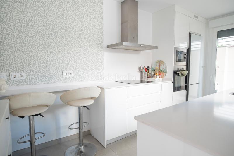 Foto fbdb27c2-692c-41c9-82d3-9791afb9ff4d. Casa adossada amb aparcament piscina a Entrenúcleos Dos Hermanas