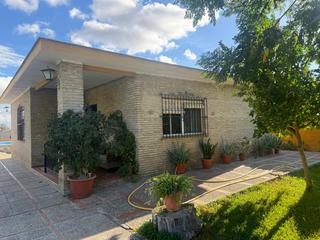 Casale  C. velero, 14. Chalet en el comodoro, utrera