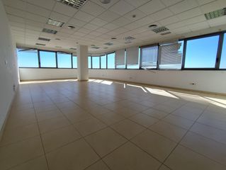 Location Bureau  Calle astronomía parque empresarial nuevo torneo. Oficina en alquiler totalmente diáfana y muy luminosa