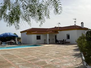 Chalet  5 urbanización los jinetes 1 fase. Chalet en carmona