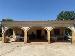 Chalet  54 calle cadiz #54 a. Tres viviendas, piscina y privacidad en una finca única.