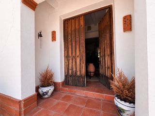 Bauernhof in Olivares. Finca rústica con vivienda, piscina privada y 4.967 m2 de parcel