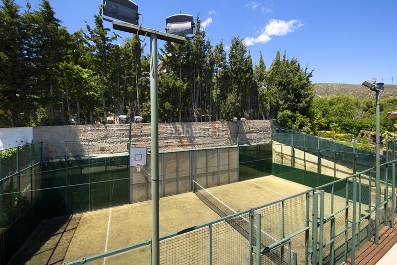 Foto 4d78c4e9-3386-4097-93db-00e1d980e633. Casa amb calefacció aparcament piscina a Bellamar Castelldefels