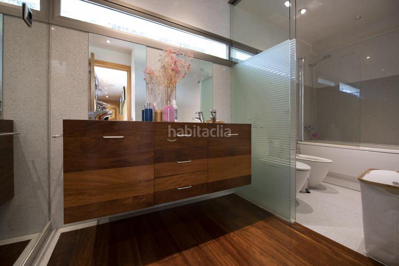 Foto a6a1943e-5344-4f40-a8dc-b50aeca06b6e. Casa amb calefacció aparcament piscina a Bellamar Castelldefels