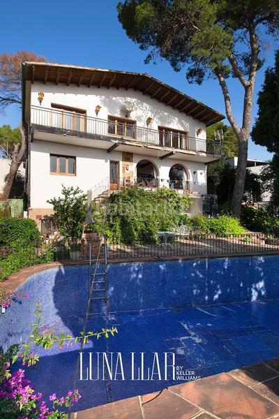 Foto 42fd2323-38c4-4e8a-a5e3-2ba79b6050df. Casa amb aparcament a Montmar Castelldefels