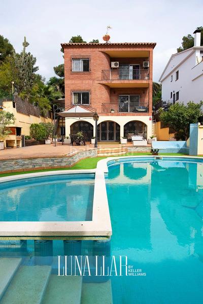 Foto 0b0b4f48-aaf0-43c1-8318-ed362d36badd. Casa amb calefacció aparcament piscina a Montmar Castelldefels