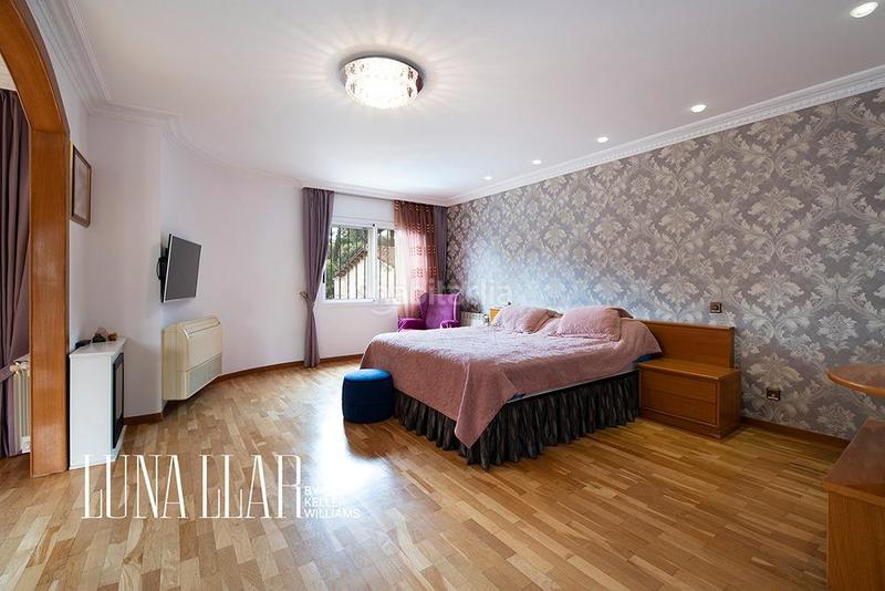 Foto cc1d0d44-083e-4690-8c51-2e6541475392. Casa amb calefacció aparcament piscina a Montmar Castelldefels