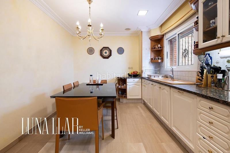 Foto f8cbfbeb-3b4e-4cda-ae1c-685595c4f584. Casa amb calefacció aparcament piscina a Montmar Castelldefels