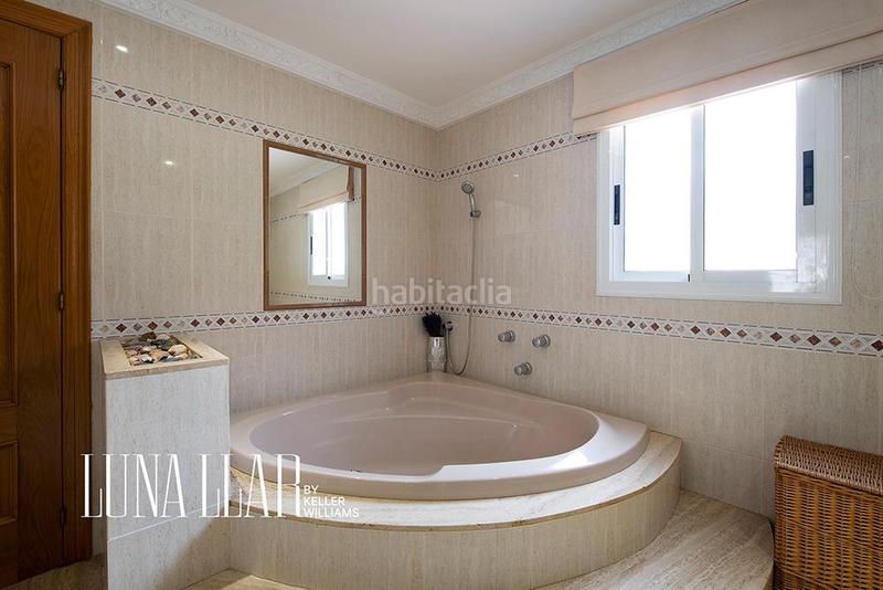 Foto e7d37a52-ef5e-436d-ad86-cfbdf9f91733. Haus mit heizung parking pool in Montmar Castelldefels