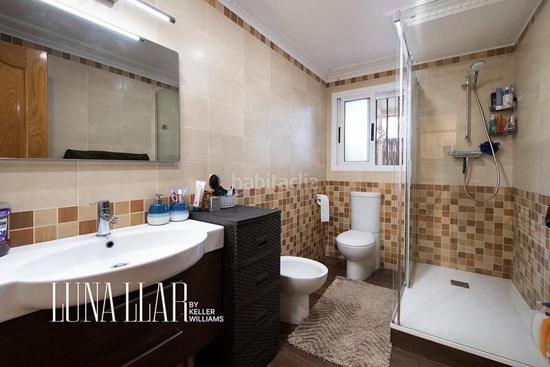 Foto 571e6c93-65ff-46a8-8684-3d54d1d5933a. House with heating parking pool in Montmar Castelldefels