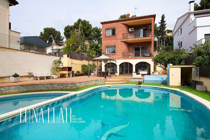 Foto 63391924-eeb8-495b-8a67-5124a68600af. House with heating parking pool in Montmar Castelldefels