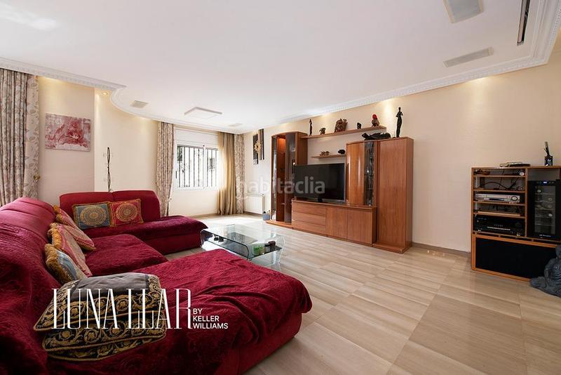 Foto 836d9841-5c71-48cb-9e30-74bfb952da50. House with heating parking pool in Montmar Castelldefels