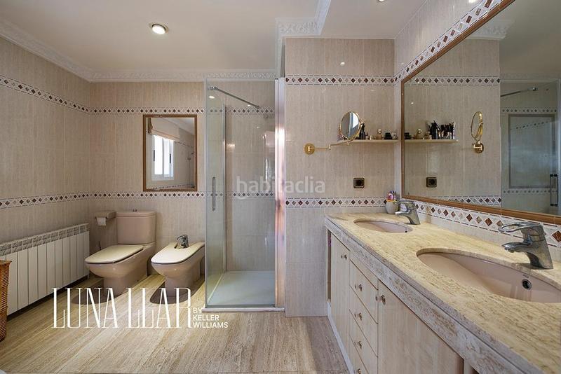 Foto d4d7c303-e0f0-4ad6-9a66-01fcd8d1b1ae. House with heating parking pool in Montmar Castelldefels