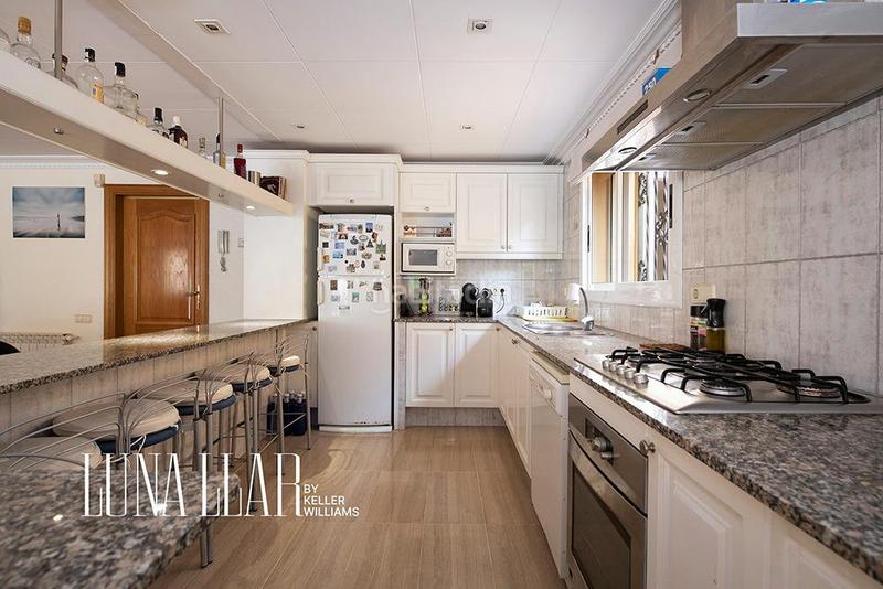 Foto 1d1515c7-d8b6-4877-ad54-62bdae5b2919. Maison avec chauffage parking piscine dans Montmar Castelldefels