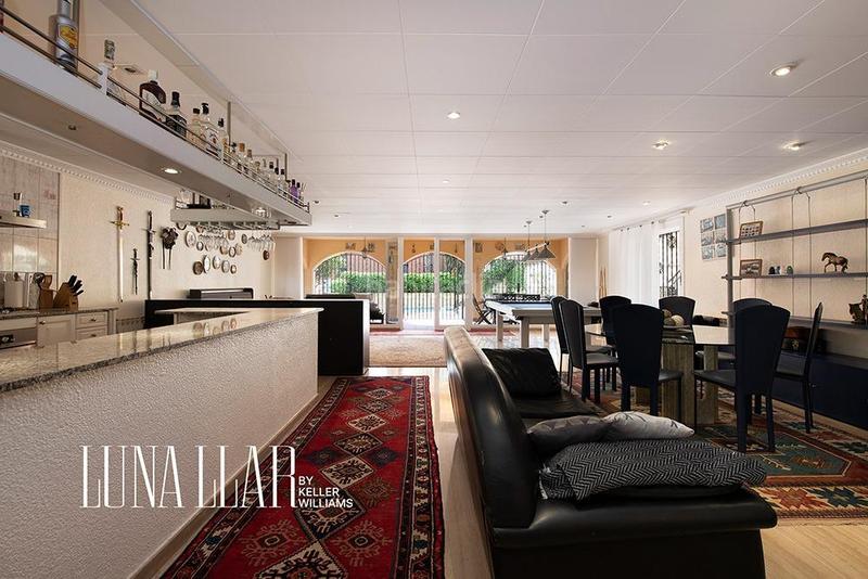 Foto bf3c0f46-8d86-4685-9514-b5bd044edc07. Maison avec chauffage parking piscine dans Montmar Castelldefels