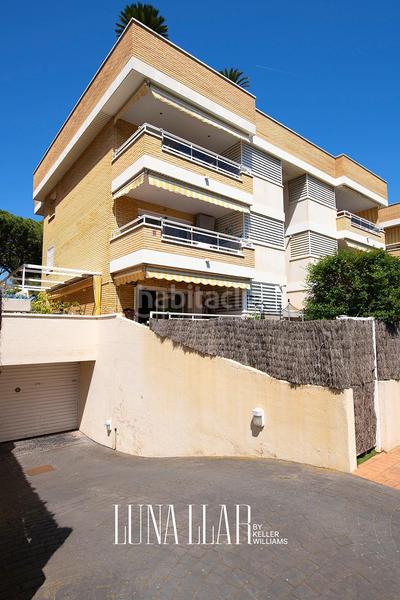 Foto 6e705f57-fc01-4d98-b051-144cedc1e2a0. Erdgeschoss mit parking pool in La Pineda Castelldefels