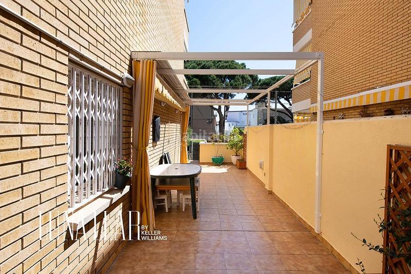 Foto 991156ba-beb2-44ed-8a1a-85793fe937d9. Erdgeschoss mit parking pool in La Pineda Castelldefels