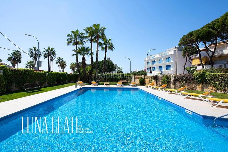 Foto 17113563-d00d-496d-a11d-989628731e55. Ground floor with parking pool in La Pineda Castelldefels