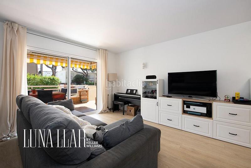 Foto 7445c1b9-87e5-4fe5-a7b4-aec10fa46bc3. Ground floor with parking pool in La Pineda Castelldefels