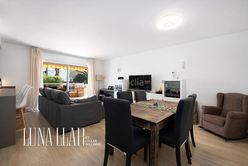 Foto f663d2cf-029d-4ac9-83fb-31774a0ce72c. Ground floor with parking pool in La Pineda Castelldefels