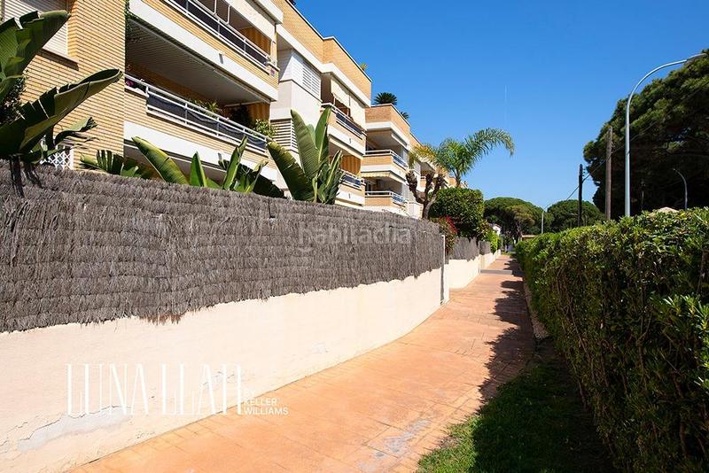 Foto 1cda3dd4-a77a-414b-9df7-a60ac45c6861. Piano terra con parcheggio piscina in La Pineda Castelldefels