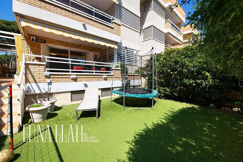 Foto a4951ba8-e0f9-4cab-90bf-cb291d055067. Piano terra con parcheggio piscina in La Pineda Castelldefels