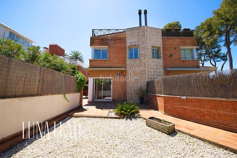 Foto 05e0c821-14ce-42be-bdc1-24acc8f488f1. Casa pareada en Baixador Castelldefels