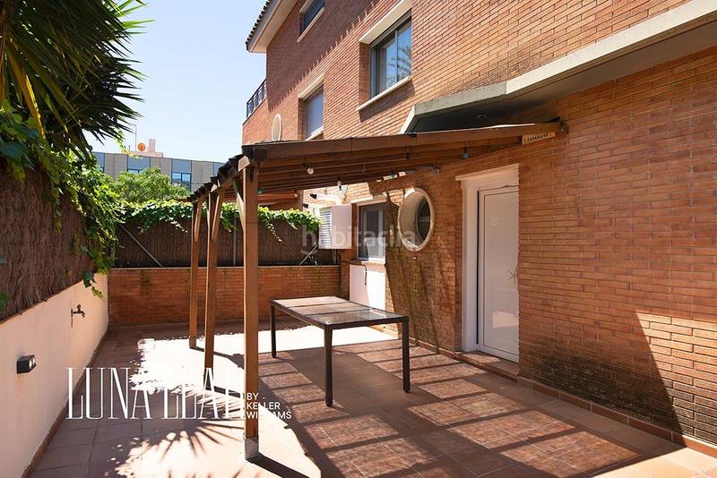Foto 1f49c5b7-4a86-4d69-a960-98367795d557. Casa pareada en Baixador Castelldefels