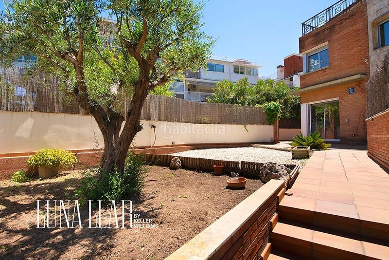 Foto 97cf8e7b-5dc0-4744-872d-09fd928cb899. Casa pareada en Baixador Castelldefels